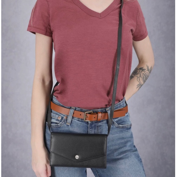 Timberland women’s Rfid Leather Crossbody Wallet Phone Bag - Picture 2 of 11